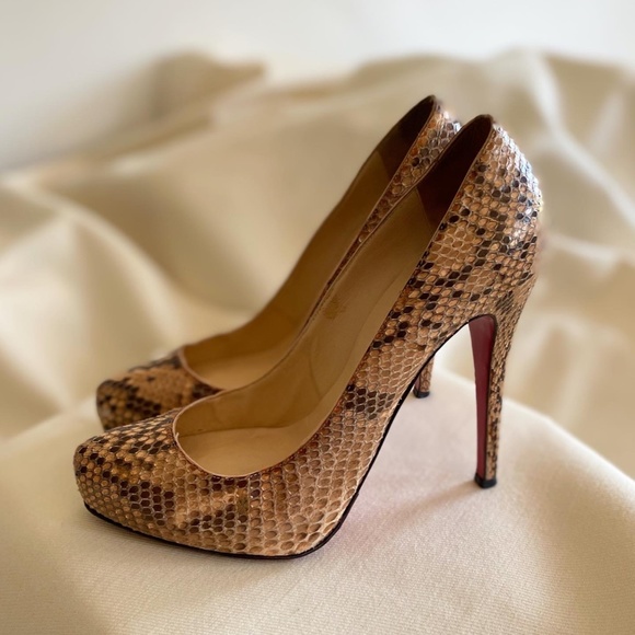 Christian Louboutin "Rolando" Snakeskin Pumps, size 38.5 (fits a 7.5/8) - Picture 9 of 10